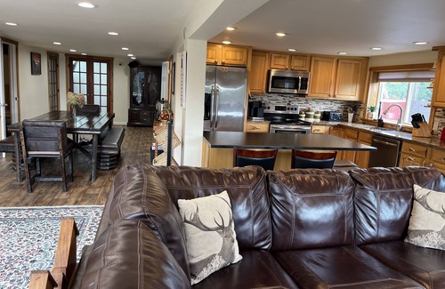 Oneonta House | Red Barn Retreat - Renovated Barn w/huge patio near to CDP