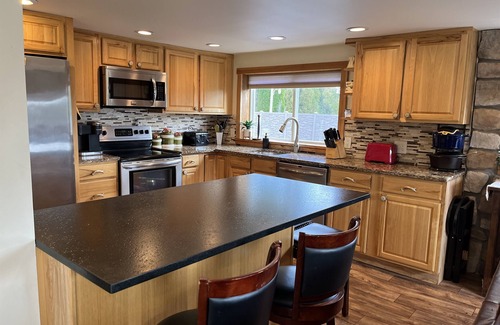 Oneonta House | Red Barn Retreat - Renovated Barn w/huge patio near to CDP