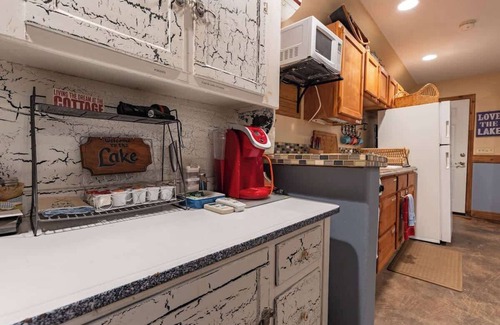 Kingsland Cabin | Red Bird Cabin - Studio Retreat