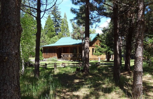 Prospect Cabin | Red Blanket Cabin Near Crater Lake National Park