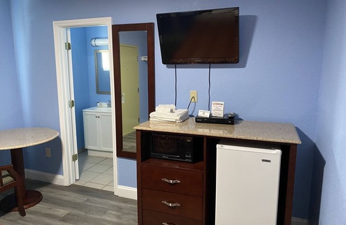 Wrightstown Hotel | Red Carpet Inn and Suites