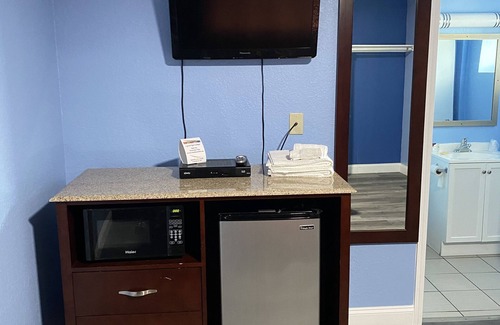 Wrightstown Hotel | Red Carpet Inn and Suites