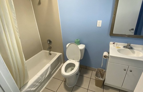 Wrightstown Hotel | Red Carpet Inn and Suites