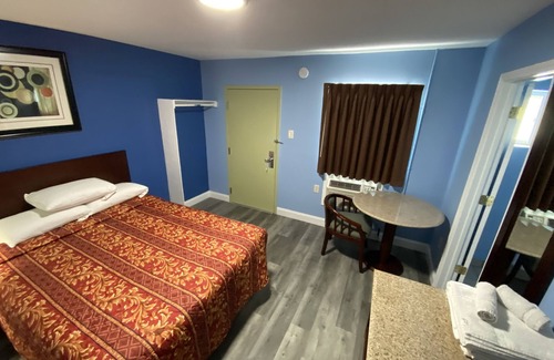 Wrightstown Hotel | Red Carpet Inn and Suites