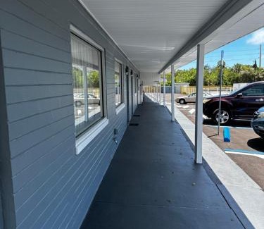 South Daytona Hotel | Red Carpet Inn Daytona Beach