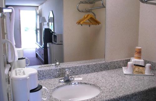 Greensboro Hotel | Red Carpet Inn Greensboro