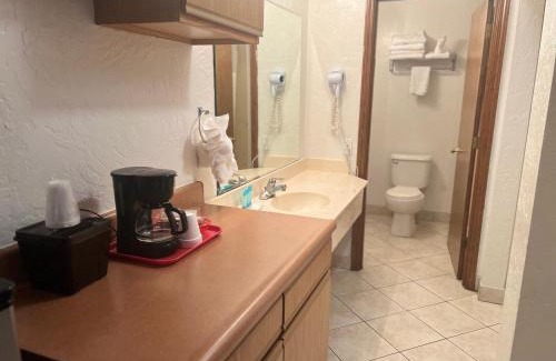 City Center Medford Hotel | Red Carpet Inn Medford