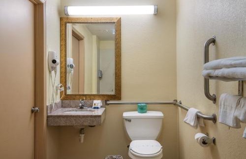 Irvington Hotel | Red Carpet Inn Newark - Irvington NJ