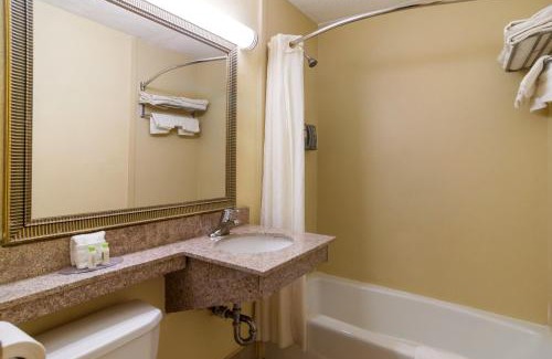 Irvington Hotel | Red Carpet Inn Newark - Irvington NJ