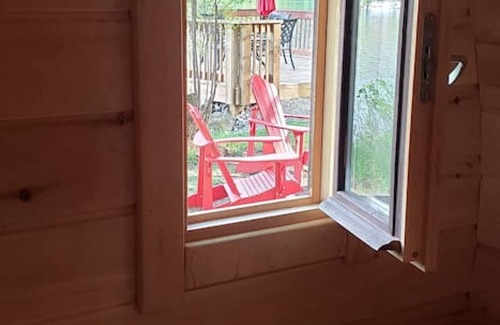 Minden Hills Ski Chalet | Red Cedar Chalet on Brady Laken(Sauna and hot tub)