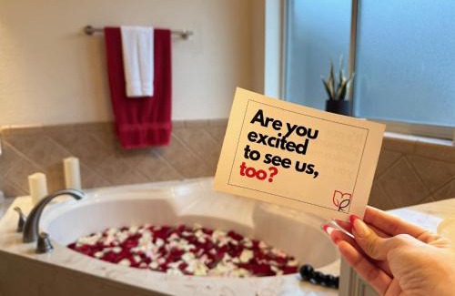 Killeen House | Red Chamber Tx King Spa & Couples Retreat