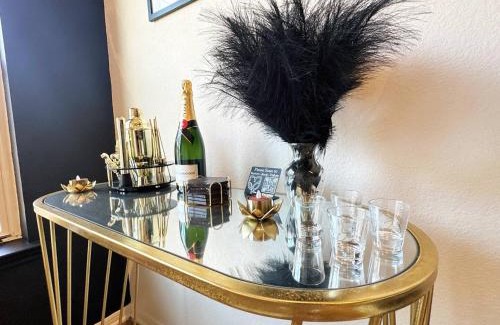 Killeen House | Red Chamber Tx King Spa & Couples Retreat