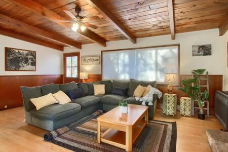Oakhurst Apartment | Red Door Cottage Fireplace bbq 12 mi to Yosemite