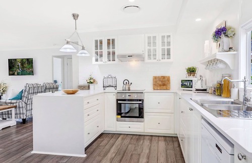 Eagle Heights House | Red Gum Cottage: A home among the gum trees