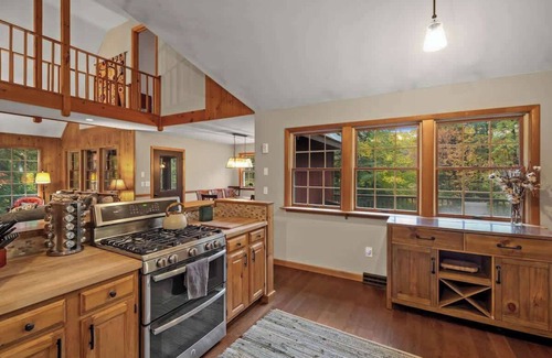Wardsboro House | Red Hemlock Retreat | Hot Tub & Close To Mountains