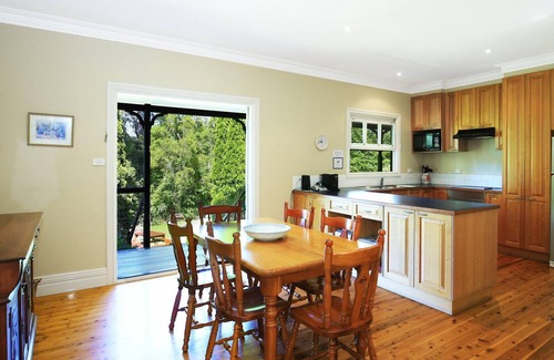 Bellawongarah House | Red Hill - Relax and Rejuvenate