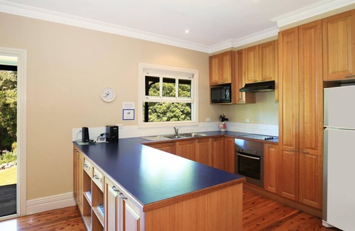 Bellawongarah House | Red Hill - Relax and Rejuvenate