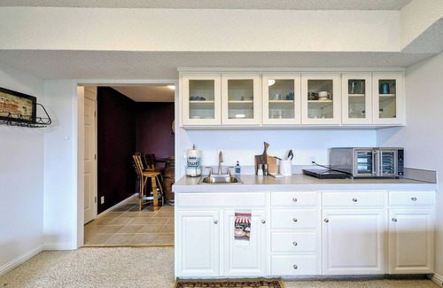 Dundee House | Red Hills Vacation ~ Three Bedroom Guest Suite with a Private Hot Tub and Sauna