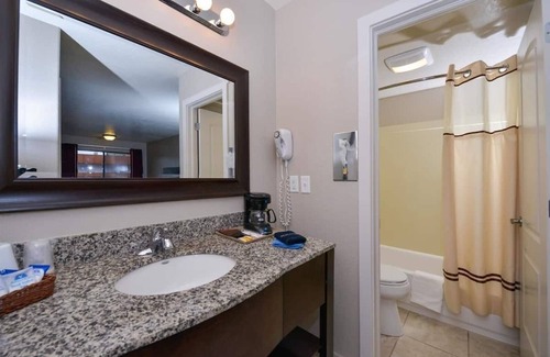 Tropic Hotel | Red Ledges