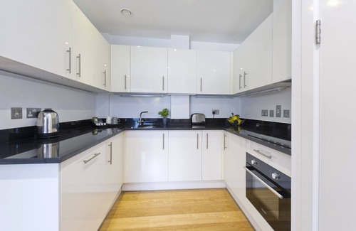Castle Baynard Apartment | Red Lion Court by City2Stay