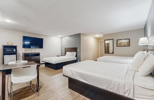 Olathe Hotel | Red Lion Inn & Suites Olathe Kansas City