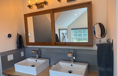 Martinsville Other | Red Peaks – Coastal Getaway for Families & Friends