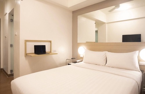 Malabanias Hotel | Red Planet Clark Angeles City