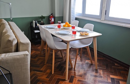 Santo Antonio Apartment | Red, Red Wine in Lisbon by Misha's Place (3B)