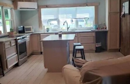 Stanton House | Red River Gorge Farmhouse-50 acres-wifi-pet friend
