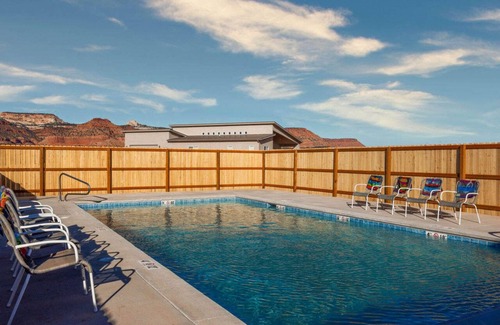 Kanab House | Red Rock Hiking Retreat l Primrose by Stay
