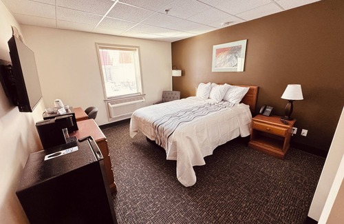 Hibbing Hotel | Red Rock Hotel & Suites