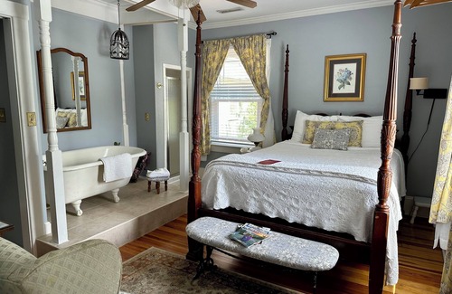 Black Mountain Bed & Breakfast | Red Rocker Inn