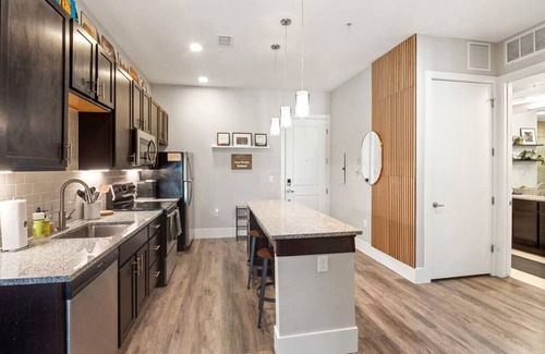 Golden Condo | Red Rocks Retreat | Minutes to Shows, Hikes, Shops