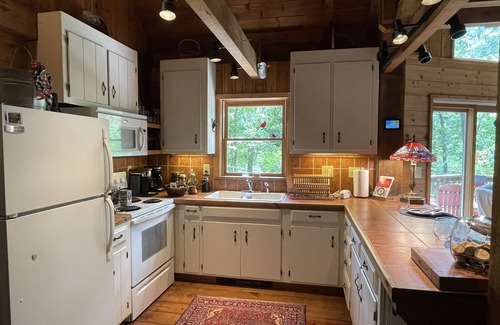 Roseland Cottage | Red Roof Cottage, a romantic mountain getaway. Great hiking and fishing.