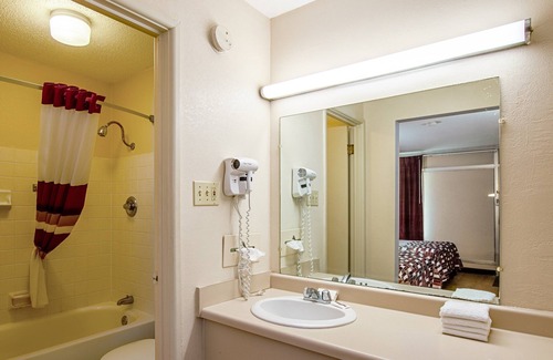 Battle Creek Hotel | Red Roof Inn Battle Creek
