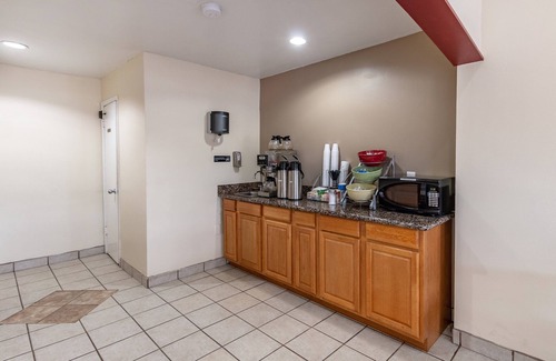 Buffalo Hotel | Red Roof Inn Buffalo, TX