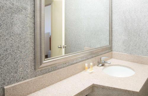 Copiague Hotel | Red Roof Inn Copiague