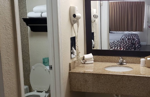 Kenner - Louis Armstrong International Airport Hotel | Red Roof Inn Kenner – New Orleans Airport NE