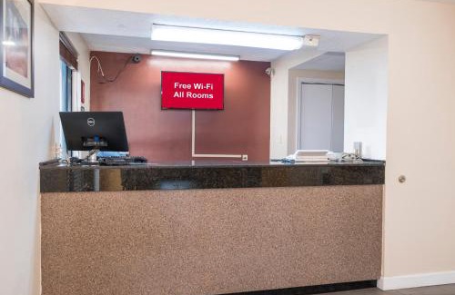 Mobile Hotel | Red Roof Inn Mobile - Midtown