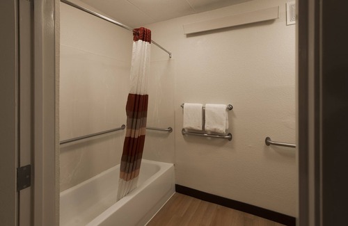 Willowbrook Hotel | Red Roof Inn PLUS+ Chicago - Willowbrook
