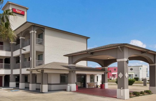 Galveston Hotel | Red Roof Inn PLUS + Galveston - Beachfront