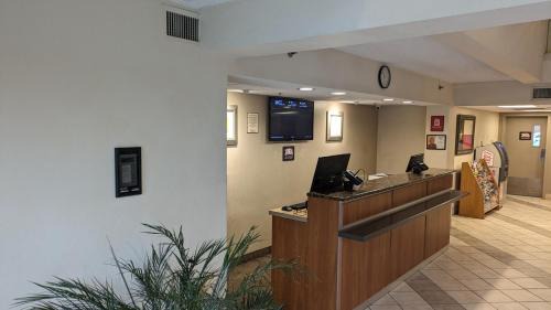 North San Antonio - SAT Hotel | Red Roof Inn San Antonio Airport