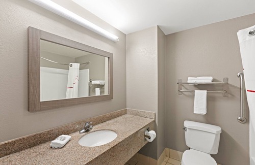 Newnan Hotel | Red Roof Inn & Suites Newnan