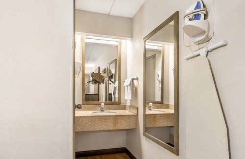 Tinton Falls Hotel | Red Roof Inn Tinton Falls - Jersey Shore