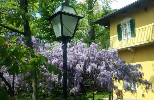 Piossasco Bed & Breakfast | Red Room at Villa Mirano Bed and BreakFast Piossasco - Turin - Piedmont