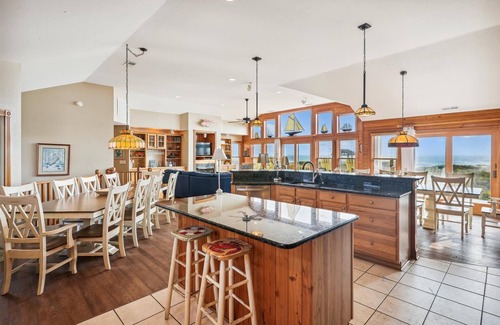 South Nags Head House | Red Snapper Inn | Oceanfront | South Nags Head | Sleeps 22