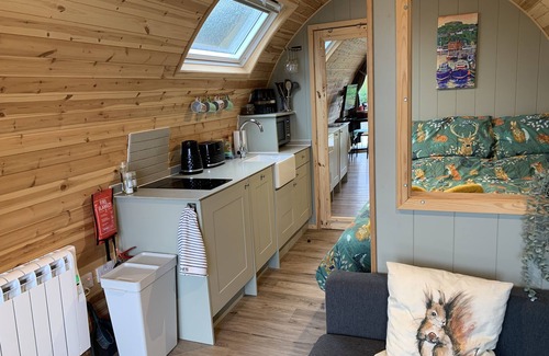 Oban Cabin | Red Squirrel Pod with Hot Tub - perfect for relaxing in countryside near Oban