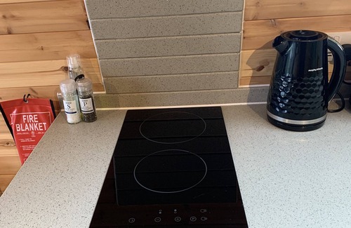 Oban Cabin | Red Squirrel Pod with Hot Tub - perfect for relaxing in countryside near Oban