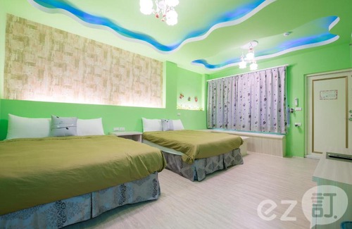 Checheng Ski Chalet | Red Sun