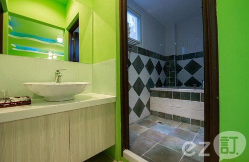 Checheng Ski Chalet | Red Sun